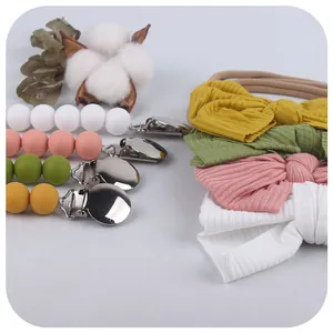 Coffret cadeau bébé de 8 pièces avec 4 bandeaux nœuds en nylon et 4 attaches-sucettes