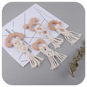 Lot de 4 anneaux de dentition en hêtre fait main avec coton macramé et perles en bois
