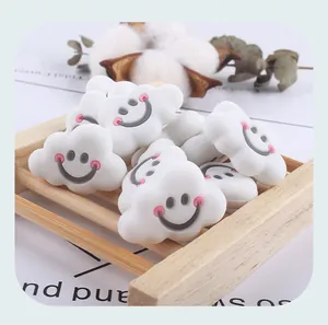 Colgantes de nube de silicona blanca con cara sonriente para chupeteros de bebé DIY