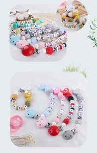 Dettaglio della catenella portaciuccio in silicone con cuore I Love Mom e perle colorate