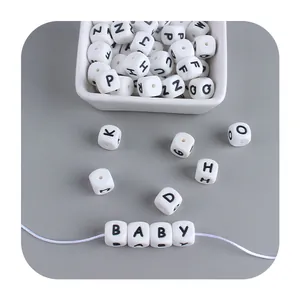 Perline in silicone bianco da 12mm con lettere per catenelle ciuccio e massaggiagengive