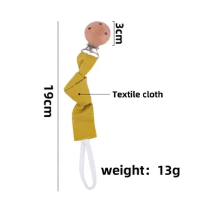 Senfgelbe Schnullerkette aus Textil mit Buchenholzclip und elastischer Schlaufe