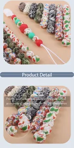 Vista macro de cuentas de silicona navideñas de 12mm y 15mm para chupeteros personalizados
