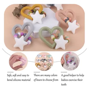 Beißring aus Silikon für Babys mit Herzgriff und Stern-Perlenarmband in Morandi-Farben