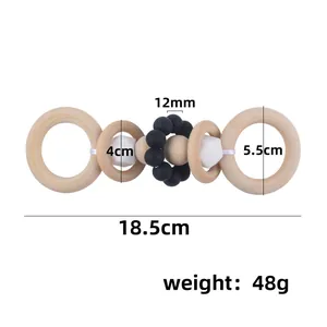 Hochet bébé en bois de hêtre avec perles en silicone noir et blanc et anneaux dentition