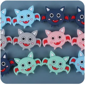 Detalle de cuentas de silicona de murciélagos coloridos para accesorios de dentición