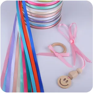 Rubans de satin DIY colorés avec anneaux en bois pour attaches-tétines et accessoires