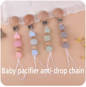 Attache-sucettes pour bébé avec clip en hêtre, perles en silicone et boules au crochet