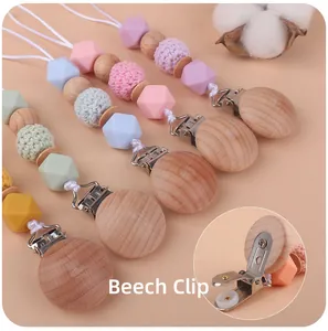 Détails des clips en hêtre et perles en silicone sur attaches-tétines fait main