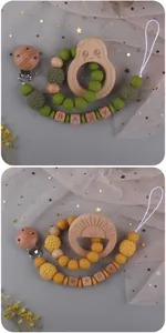 Nahaufnahme von Silikonperlen und Tier-Beißringen aus Holz mit Baby-Buchstabenperlen