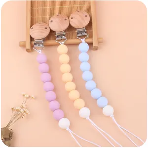 Set di catenelle per ciuccio con clip in legno di faggio e perle in silicone colorate