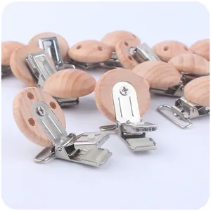 Clip para chupete de madera de haya natural de 30mm con cierre de metal y 3 orificios