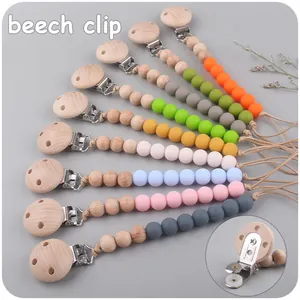 Attache-tétine en bois de hêtre et silicone disponible en neuf couleurs et styles variés