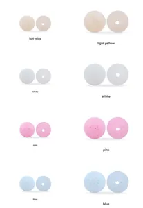 Gros plan de perles en silicone pailletées de 12 mm et 15 mm en jaune, blanc, rose et bleu