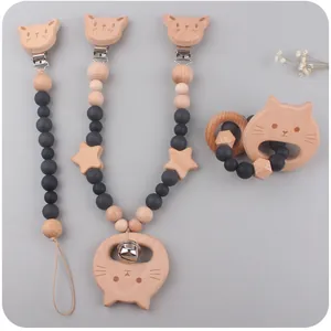 Detail von Schnullerketten aus Buchenholz und Silikon mit Katzen-Beißringen für Babys