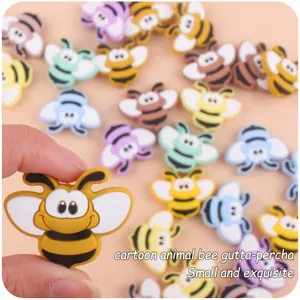 Nahaufnahme bunter Silikon-Bienenperlen für DIY Baby-Beißring-Zubehör
