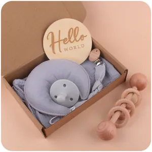 Set regalo neonato con doudou luna, catenella per ciuccio in silicone e sonaglio in legno