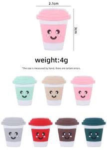 Detail van siliconen bijtkralen in koffiebekervorm in diverse kleuren, hoogte 3 cm