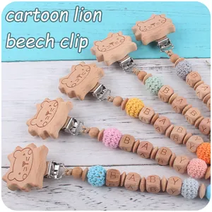 Attache-tétine en bois de hêtre lion avec perles au crochet colorées en cinq coloris