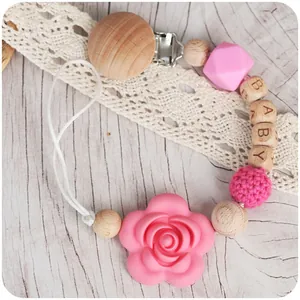 Attache-tétine Bébé en Silicone et Bois de Hêtre Chaîne de Dentition Avec Perle au Crochet Cubes Lettres et Fleur