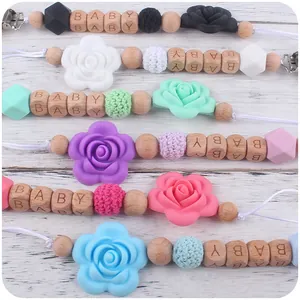 Attaches tétines en bois pour bébé avec fleurs en silicone et perles de crochet