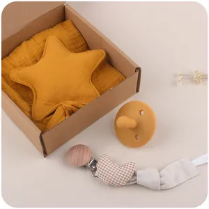 Set de regalo para bebé con manta estrella, chupete de silicona y clip de corazón