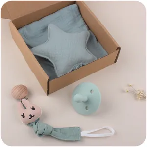 Set de regalo para bebé con peluche de estrella, babero y sujetachupetes de silicona