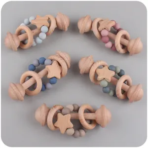 Set hochet en hêtre et attache-tétine en silicone pour bébé en cinq couleurs Morandi