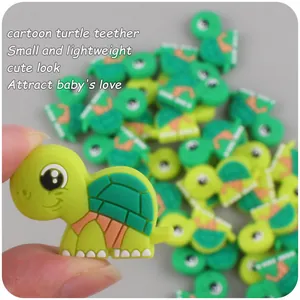 Primer plano de la cuenta de silicona de tortuga para mordedor y cadena de chupete DIY
