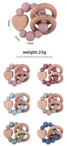 Dettaglio delle perle in silicone e massaggiagengive in faggio a cuore con dimensioni