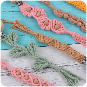 Attaches-tétines tressées à la main en coton et perles de hêtre avec décor de glands