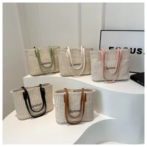 Détails de sacs cabas en paille tissée avec broderie Summer en cinq coloris d'anses