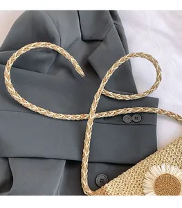 Detailed straw woven bag with white daisy accents and smooth flexible shoulder strap
