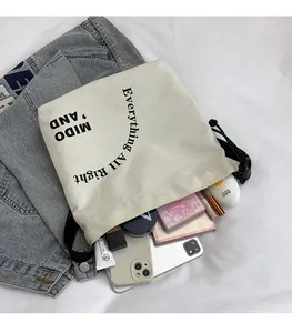 Ampia borsa tote in tela con spazio per cellulare, rossetto e vari articoli di bellezza