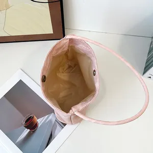 Sac fourre-tout plissé rose clair pour femme avec fermoir magnétique et intérieur spacieux