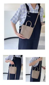 Trois vues d'un sac à bandoulière en cuir PU kaki avec inscription FASHION élégante