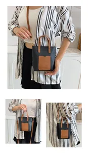 Vue détaillée du sac bandoulière en cuir PU bicolore avec poignées brunes et imprimé tendance