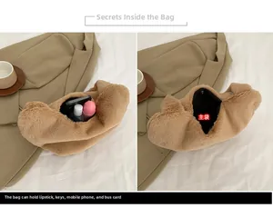 Vue détaillée de l'intérieur du sac en peluche marron montrant le rangement du mobile