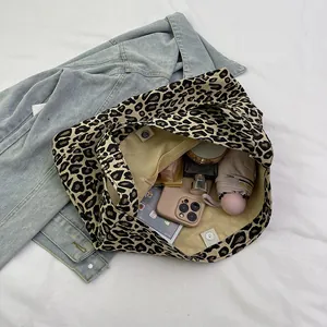 Fashionable leopard print canvas tote bag with large capacity for daily essentials