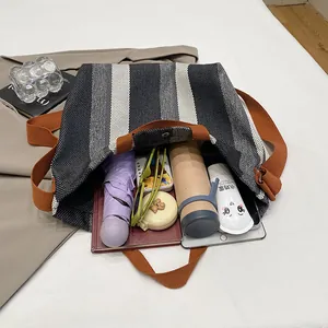 Sac fourre-tout en toile à rayures avec anses orange et grand espace de rangement