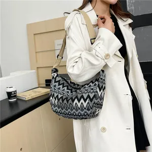 Borsa Dumpling in Tela Jacquard Intrecciata Geometrica Bohemian Grande Capacità Borsa a Tracolla Con Tracolla Regolabile Stile Etnico Vintage