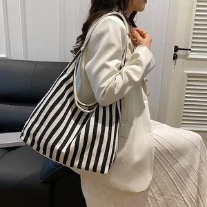 Grand sac cabas en toile à rayures verticales noires et blanches pour femmes chic