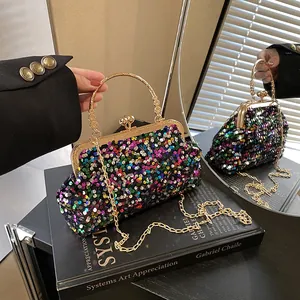 Sac de soirée élégant en paillettes avec bandoulière chaîne dorée et poignée en métal