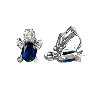 Elegant turtle ear clips with dark blue gemstones and sparkling white zircons in silver finish