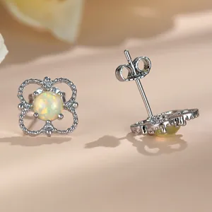 Elegante silberne Kleeblatt-Ohrringe mit Opalstein und Mikrozirkonia-Besatz