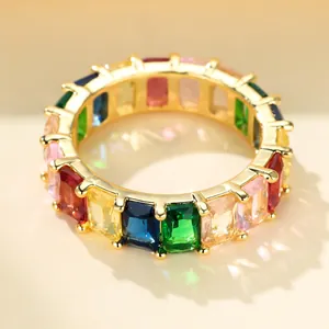 Bague d'éternité dorée chic sertie de zircons multicolores à coupe rectangulaire