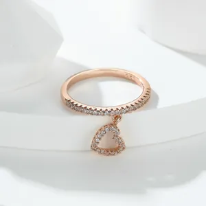 Anello in argento S925 oro rosa con ciondolo a cuore e pavé di zirconi bianchi brillanti