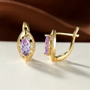 Boucles d'oreilles dorées avec améthyste taille marquise et motif ajouré élégant