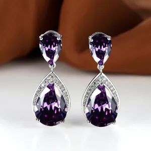 Elegante violette Amethyst-Ohrhänger in Tropfenform mit weißen Zirkonia-Akzenten