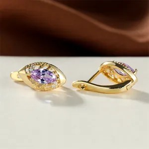 Boucles d'oreilles créoles dorées avec zircon violet taille marquise et petits diamants